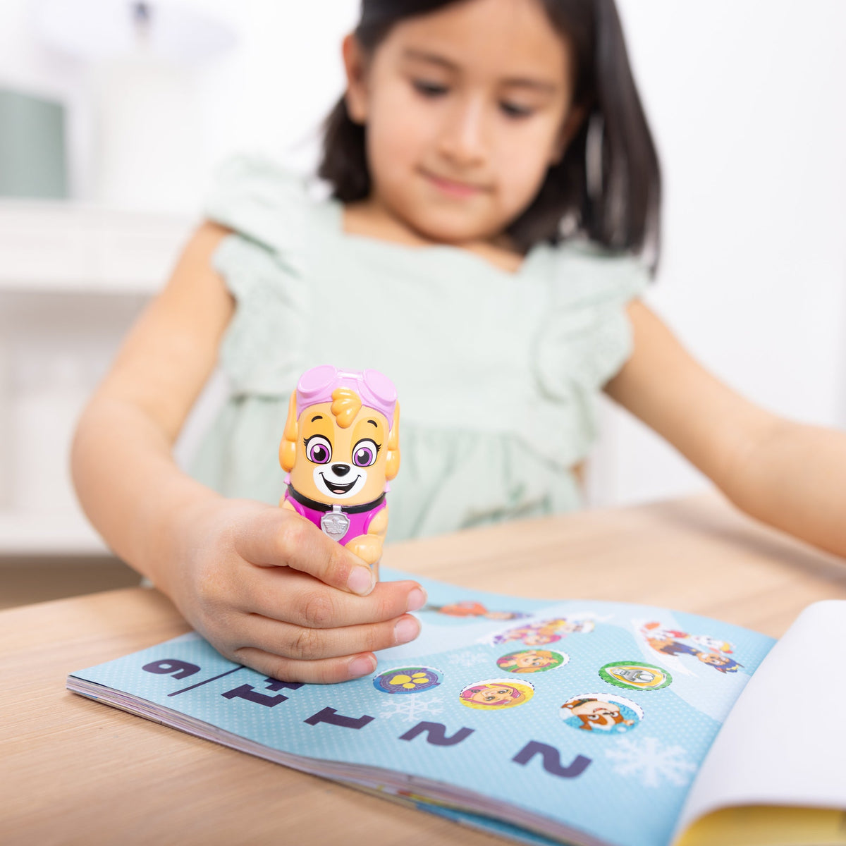Sticker WOW!™ PAW Patrol Skye Bundle: Activity Pad & Sticker Stamper + Mini Activity Pad and 200 Refill Stickers product image 6