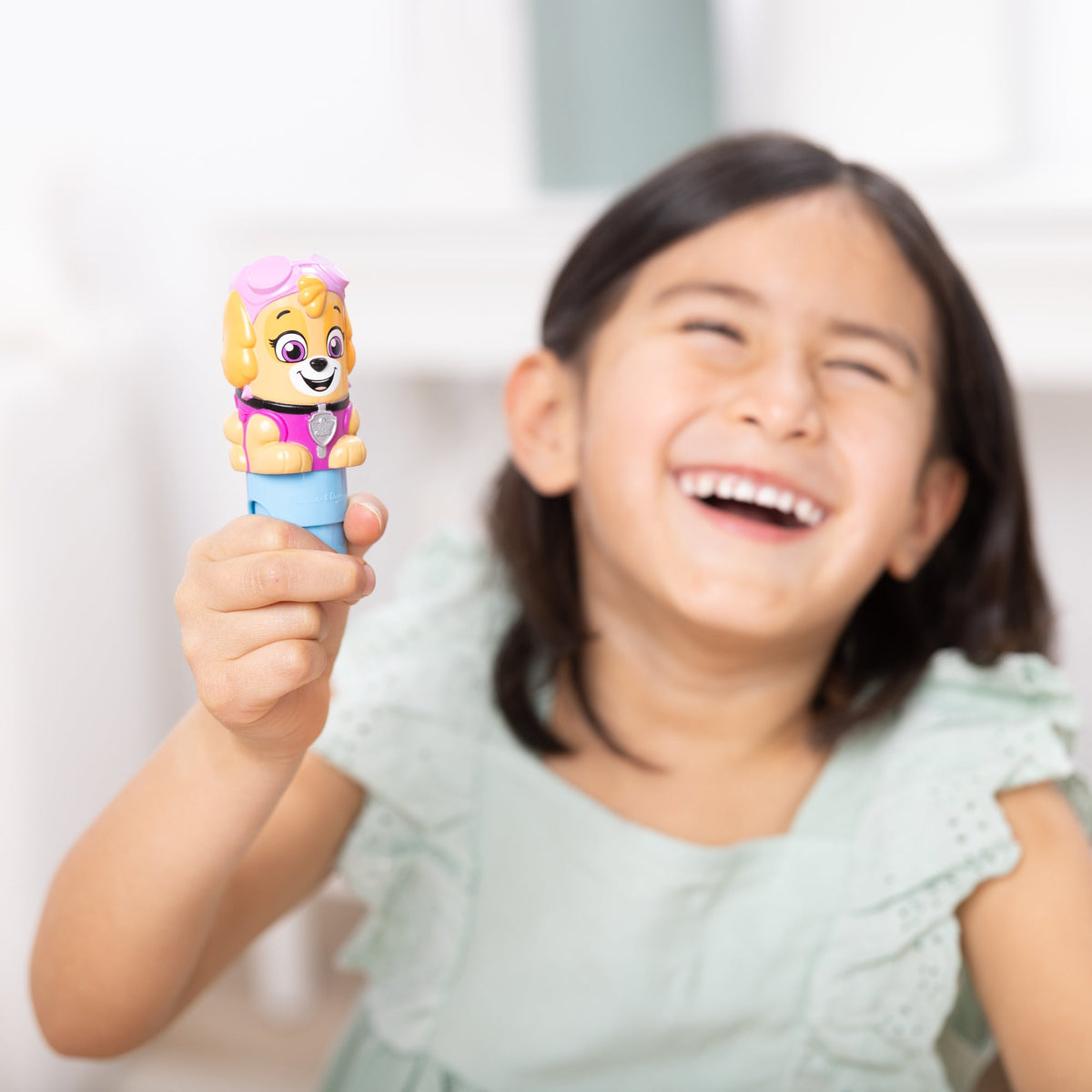 Sticker WOW!™ PAW Patrol Skye Bundle: Activity Pad & Sticker Stamper + Mini Activity Pad and 200 Refill Stickers product image 8