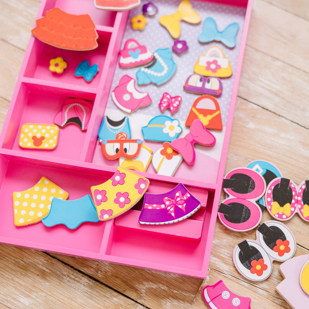 Disney Minnie Wooden Magnetic Dress-Up product image 7