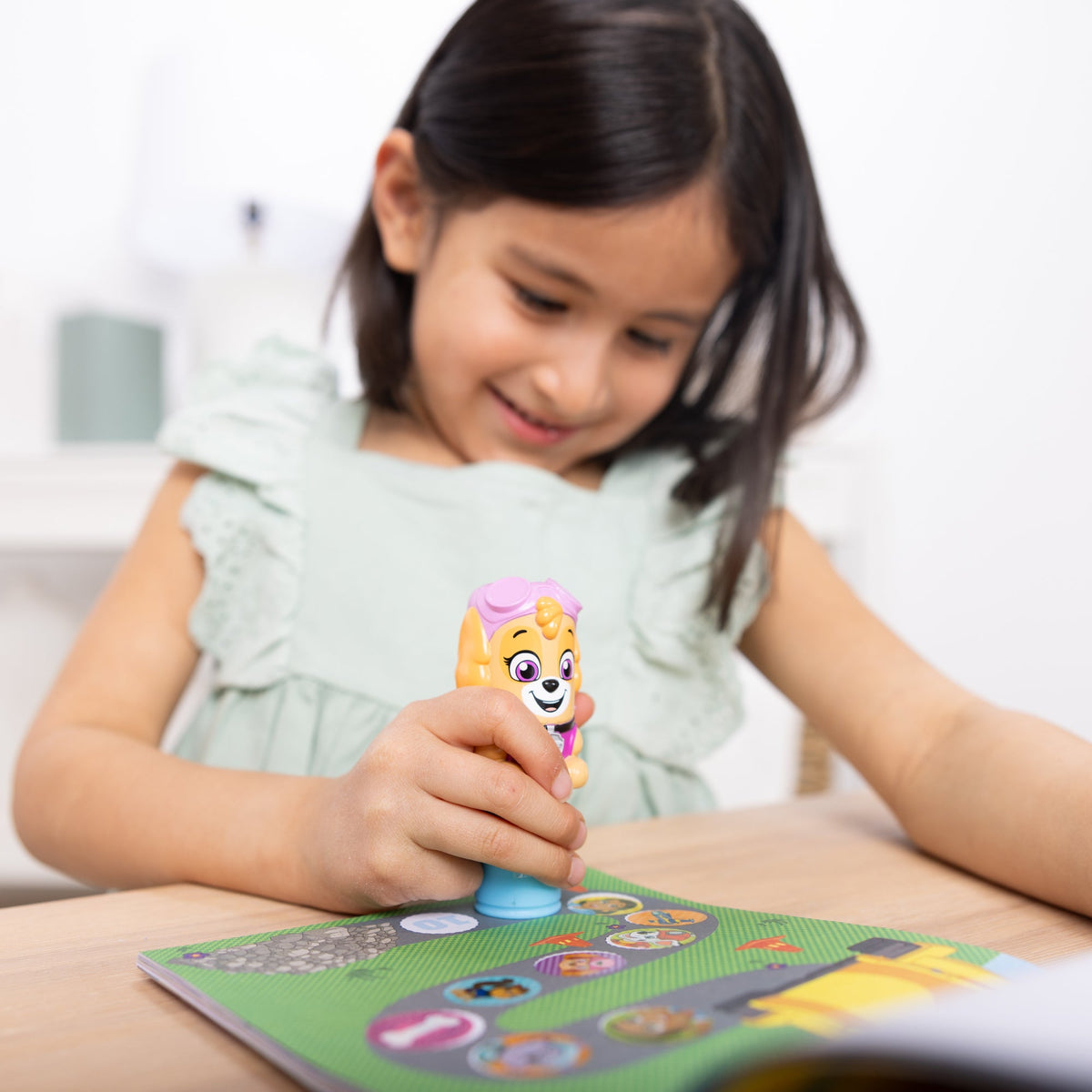 Sticker WOW!™ PAW Patrol Skye Bundle: Activity Pad & Sticker Stamper + Mini Activity Pad and 200 Refill Stickers product image 5